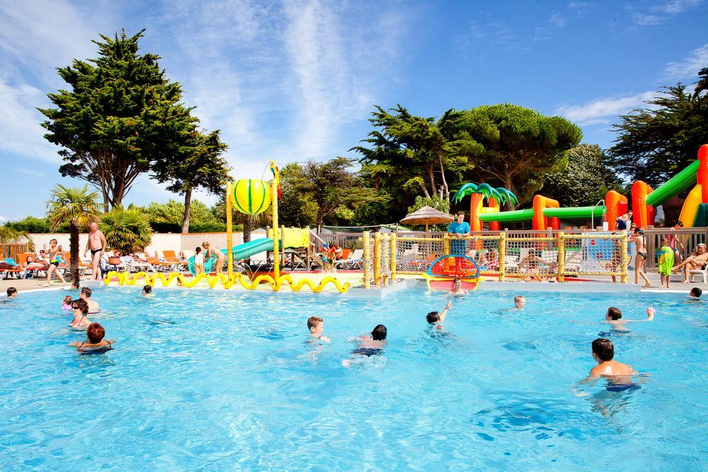 Camping Les Peupliers La Flotte Exterior foto